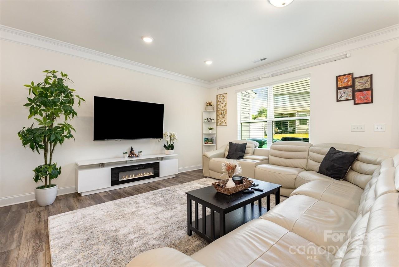 3971 Fadden Street - Photo 7 of 22