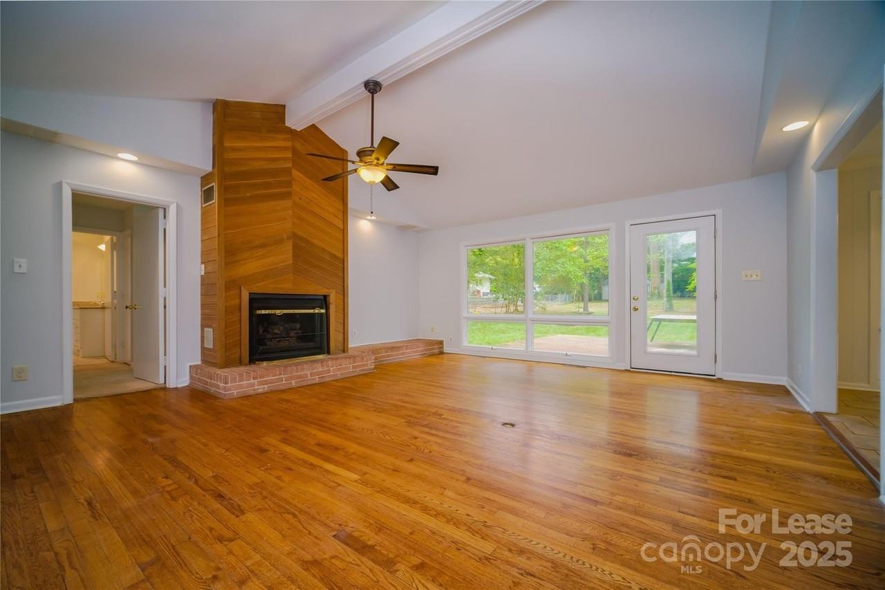 1123 Lynbrook Drive - Photo 7 of 47