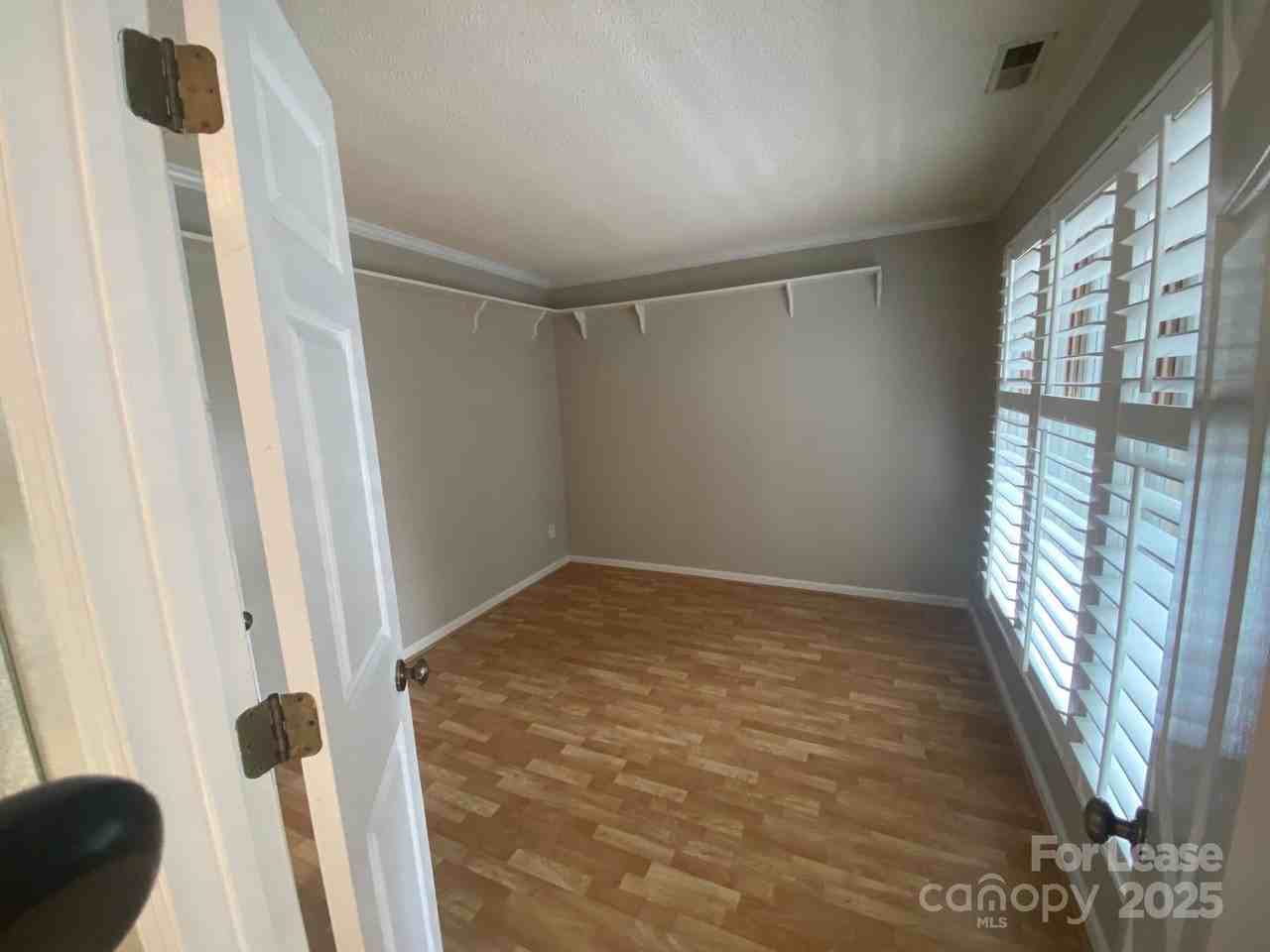 311 Northwest Drive - Photo 7 of 15