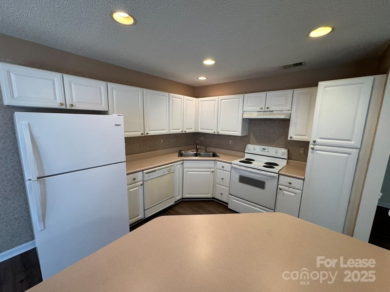 8419 Southgate Commons Dr - Photo 4 of 17