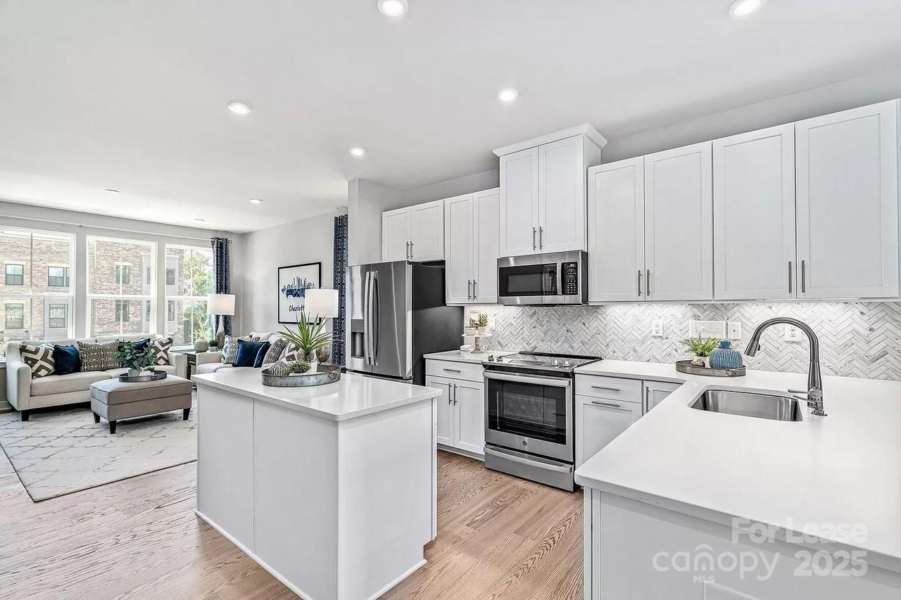 1324 Gleason Way #1007D - Photo 5 of 11