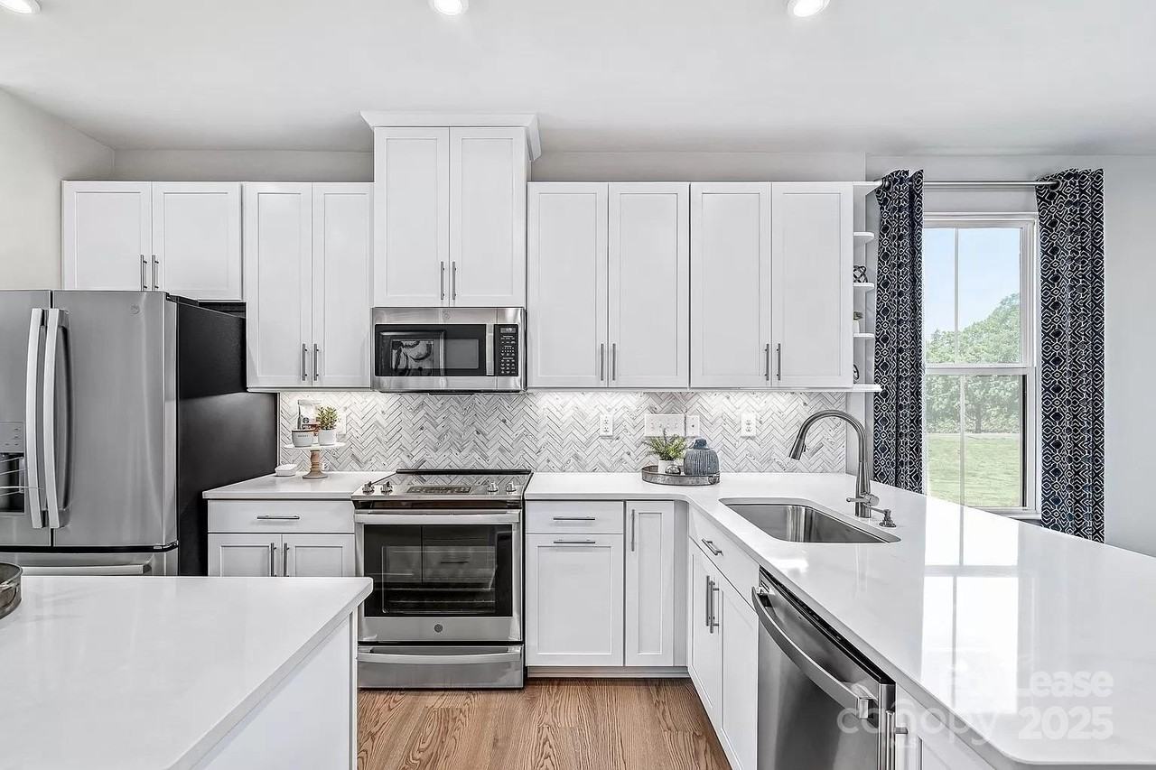 1324 Gleason Way #1007D - Photo 6 of 11