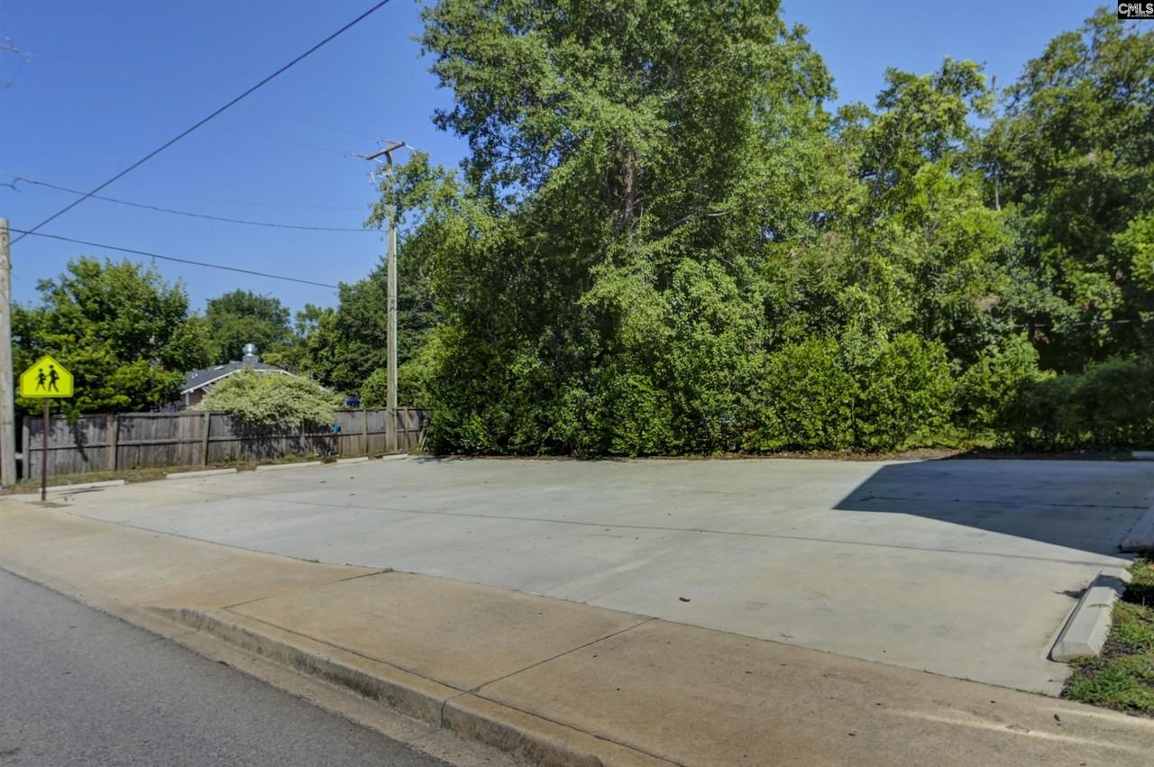 2035 Rosewood Dr - Photo 3 of 37