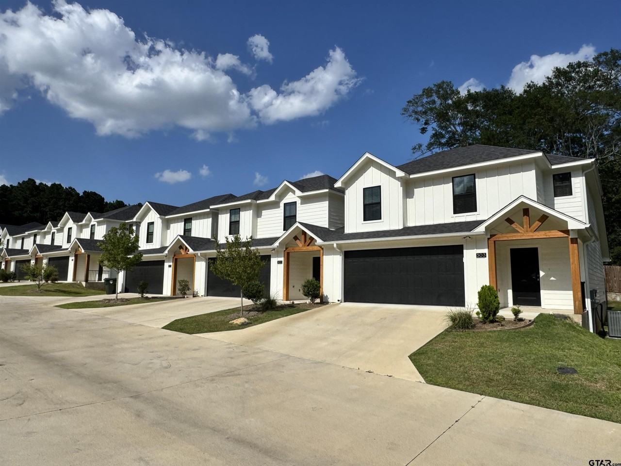 1011 Mcclenny Dr - Photo 2 of 20