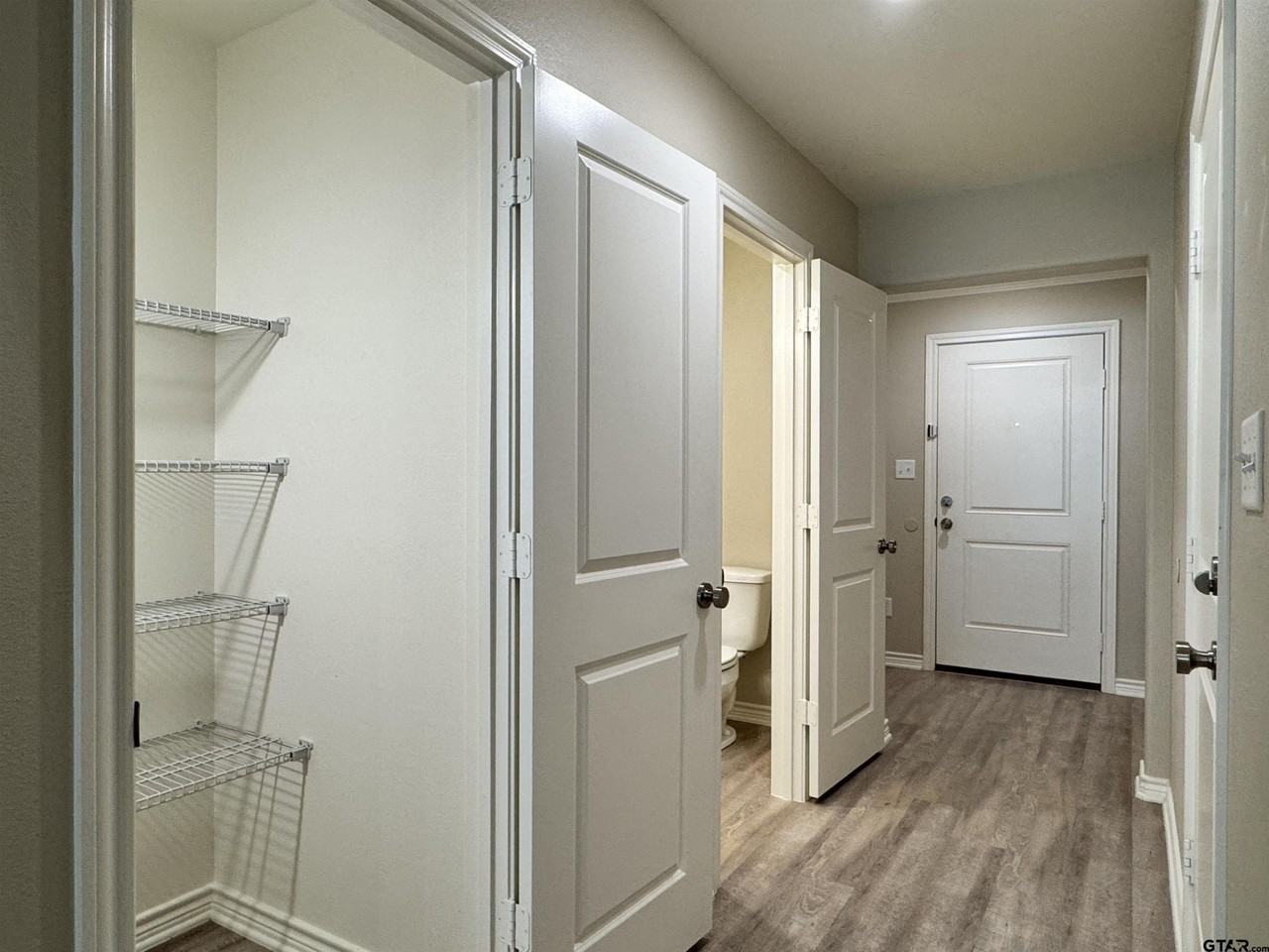 1011 Mcclenny Dr - Photo 4 of 20