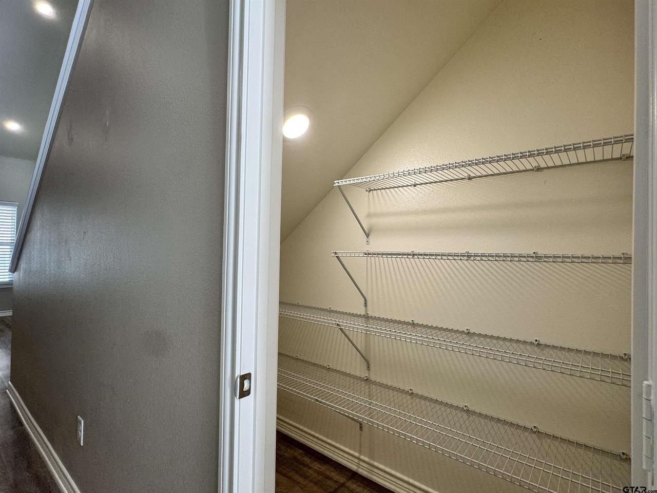 1011 Mcclenny Dr - Photo 5 of 20