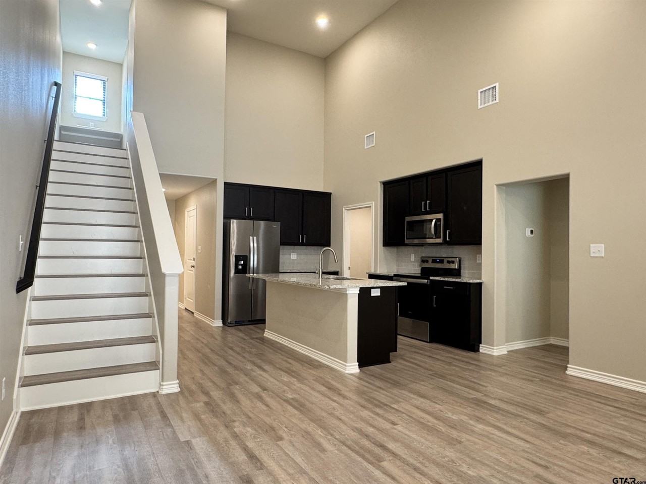 1011 Mcclenny Dr - Photo 7 of 20