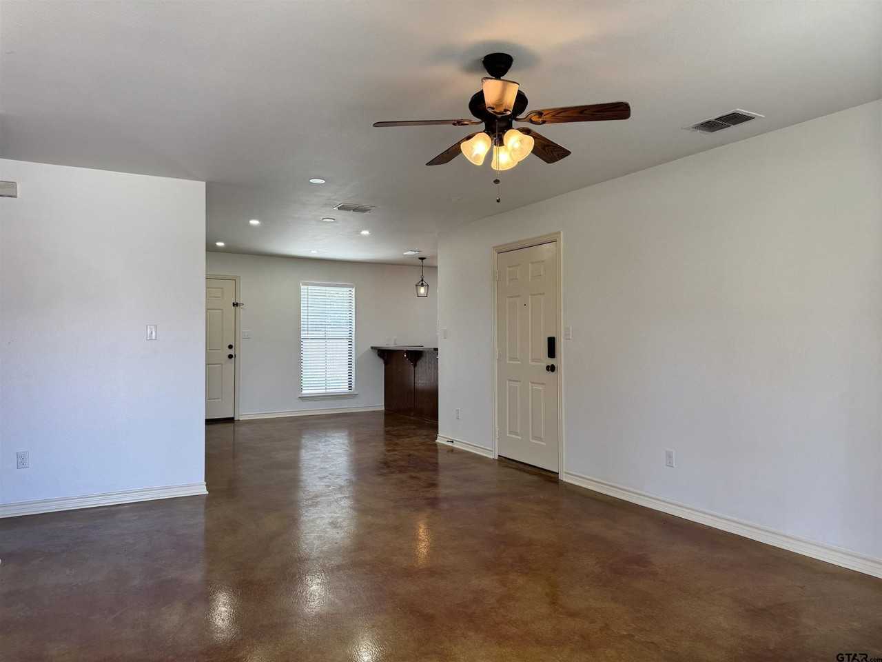 13343 Country Meadow Ln - Photo 2 of 20
