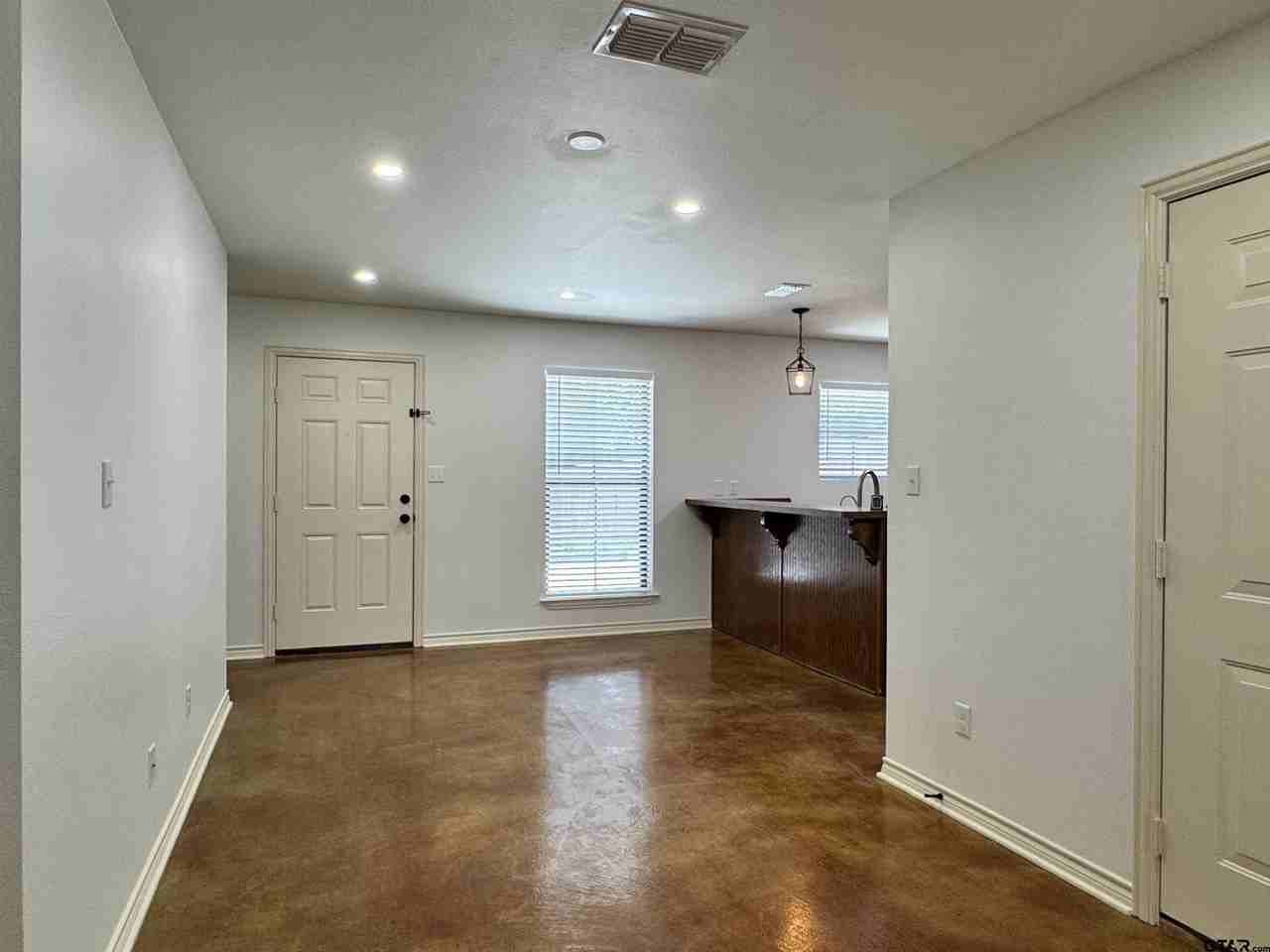 13343 Country Meadow Ln - Photo 3 of 20