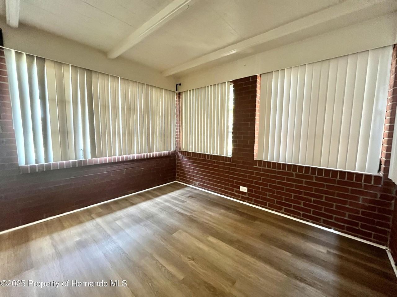 1032 Marlow Ave - Photo 4 of 24