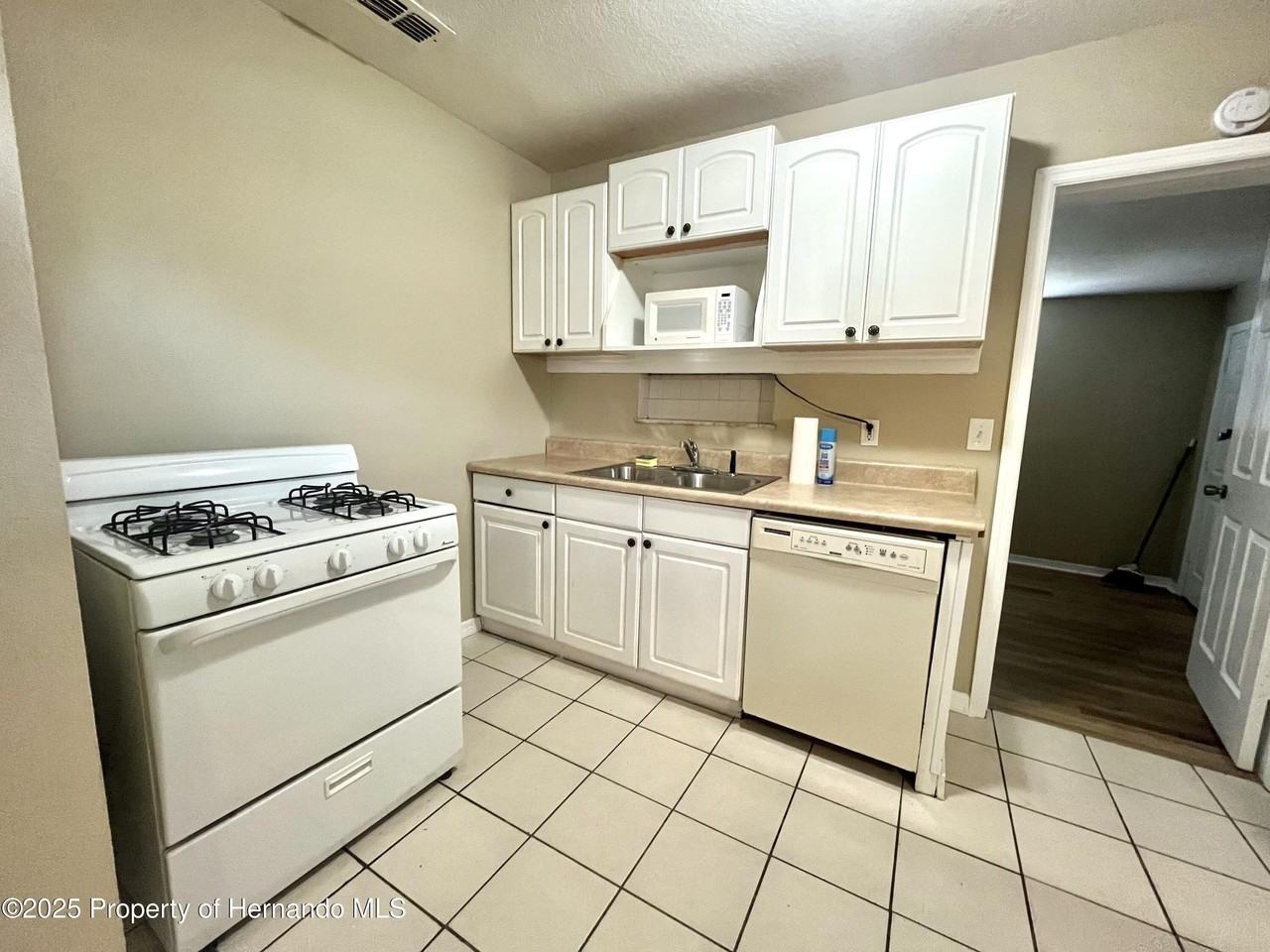 1032 Marlow Ave - Photo 6 of 24