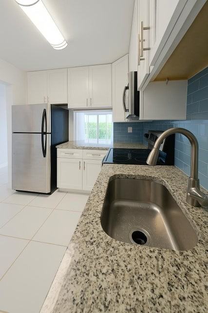 1001 Se 3rd St #3 - Photo 4 of 8