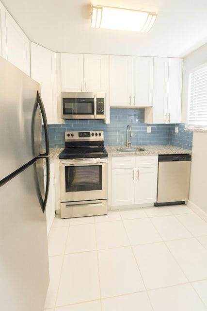 1001 Se 3rd St #3 - Photo 5 of 8