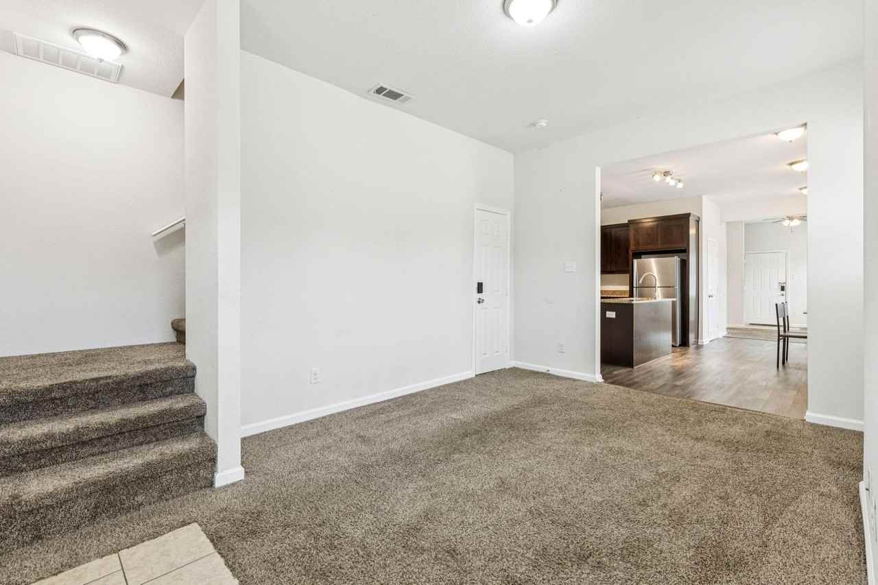 Purington Ave - Photo 4 of 7