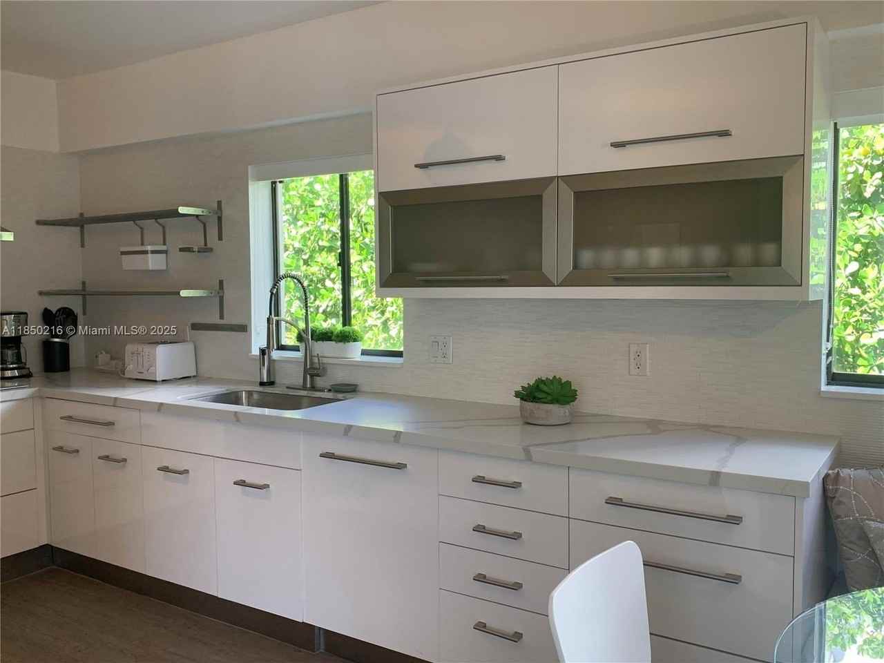 6911 Sunrise Pl - Photo 4 of 11