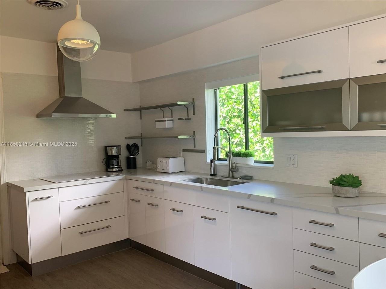 6911 Sunrise Pl - Photo 5 of 11