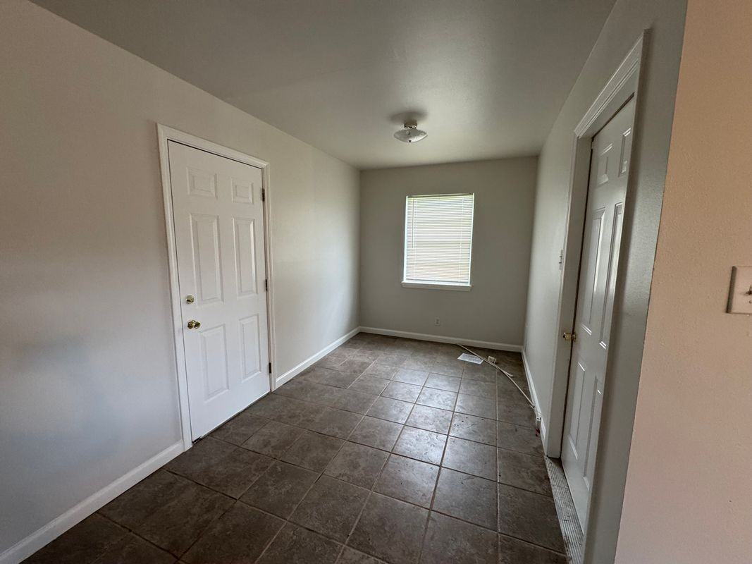 6710 Fairwood Rd - Photo 3 of 15