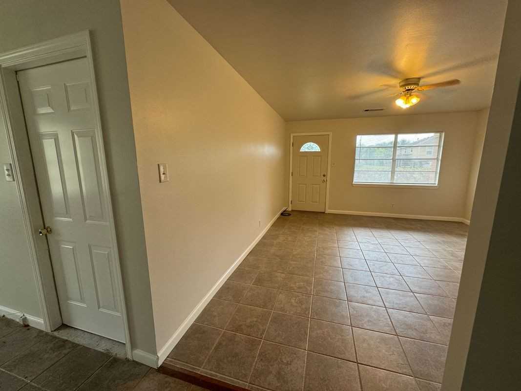 6710 Fairwood Rd - Photo 4 of 15