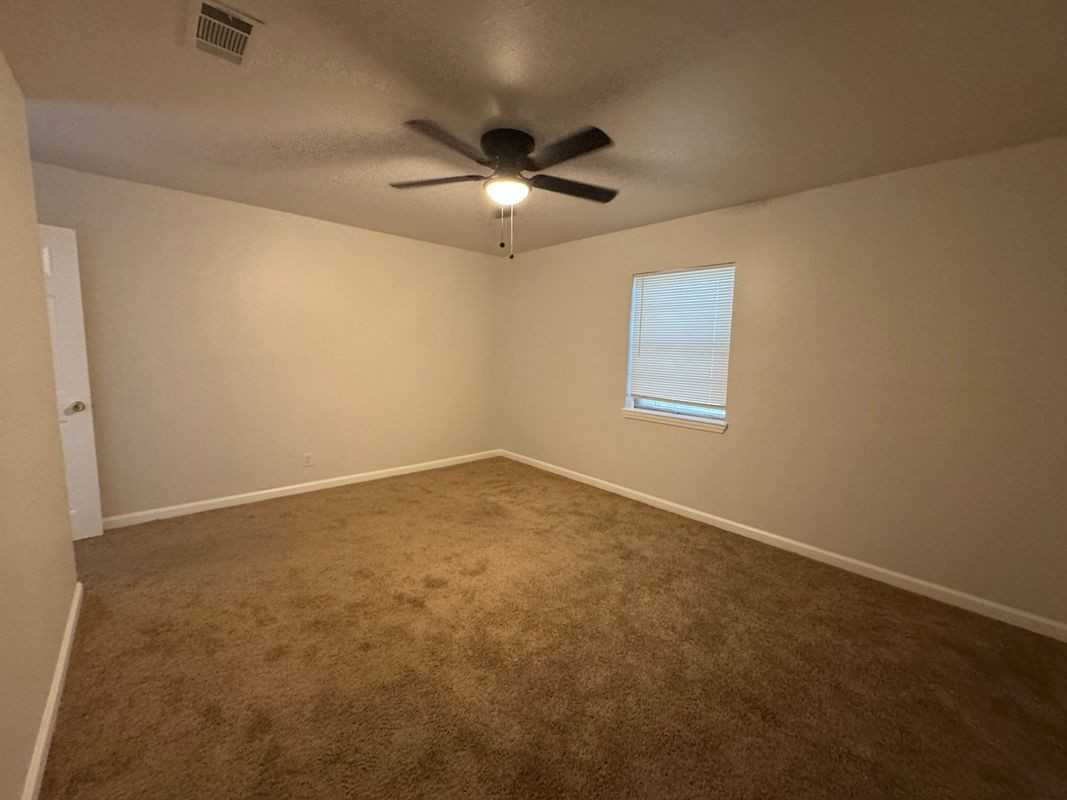 6710 Fairwood Rd - Photo 6 of 15