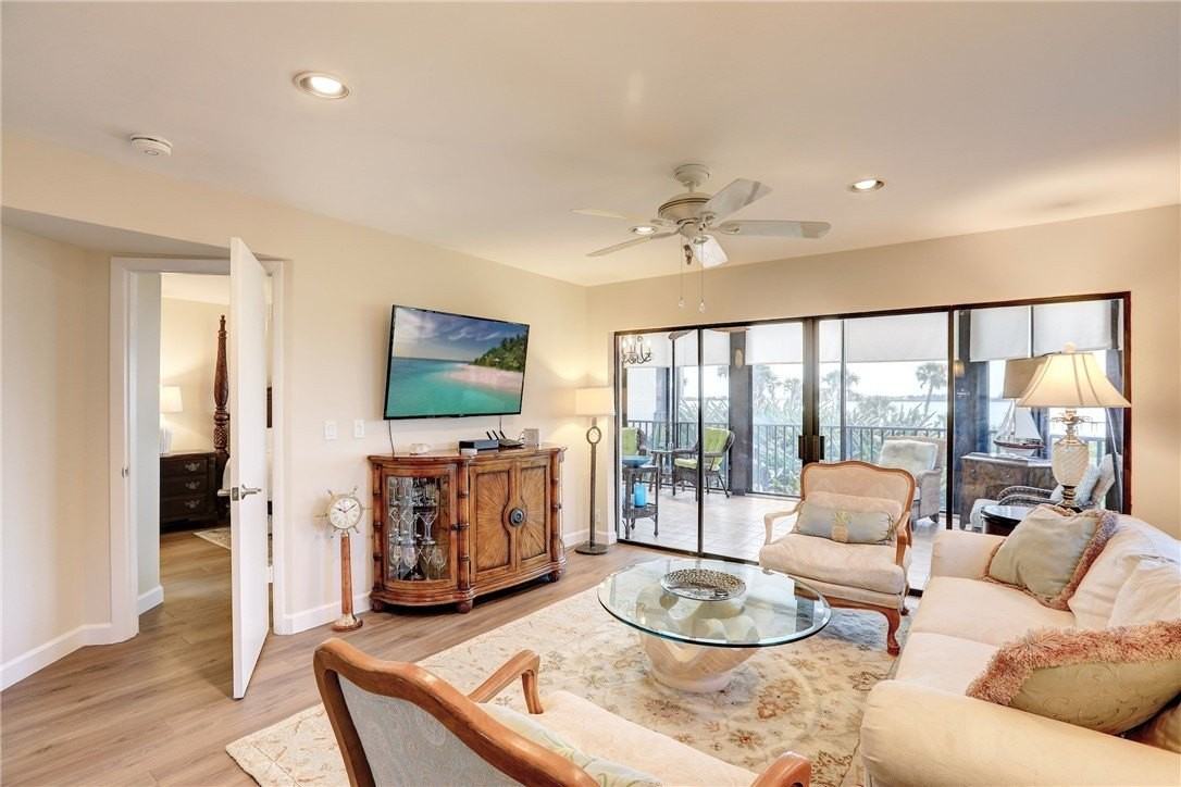 9612 Riverside Dr Apt 102 #102 - Photo 6 of 32