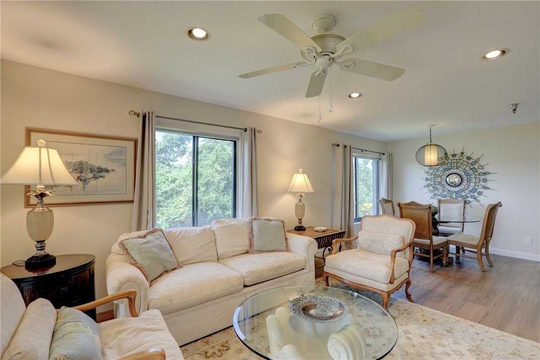 9612 Riverside Dr Apt 102 #102 - Photo 7 of 32