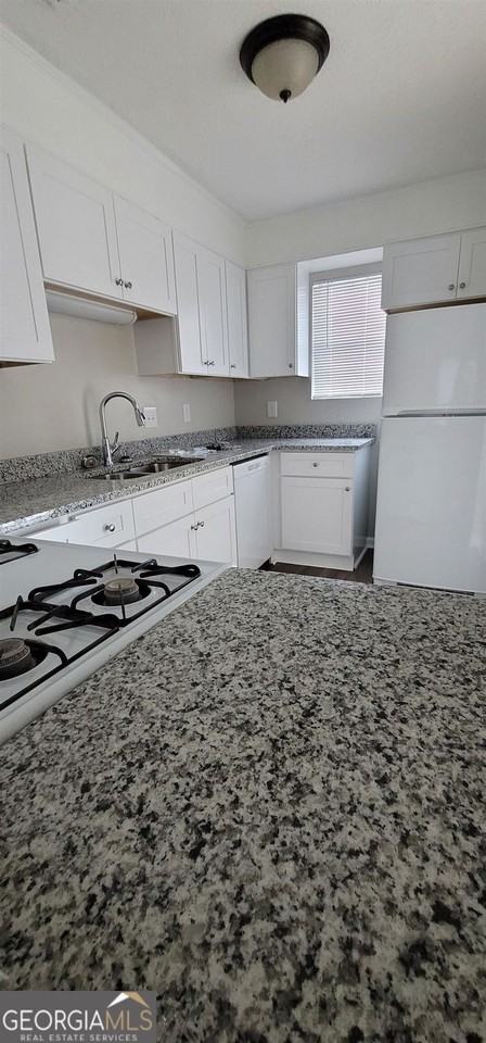 2085 Lenoa Ln - Photo 3 of 15