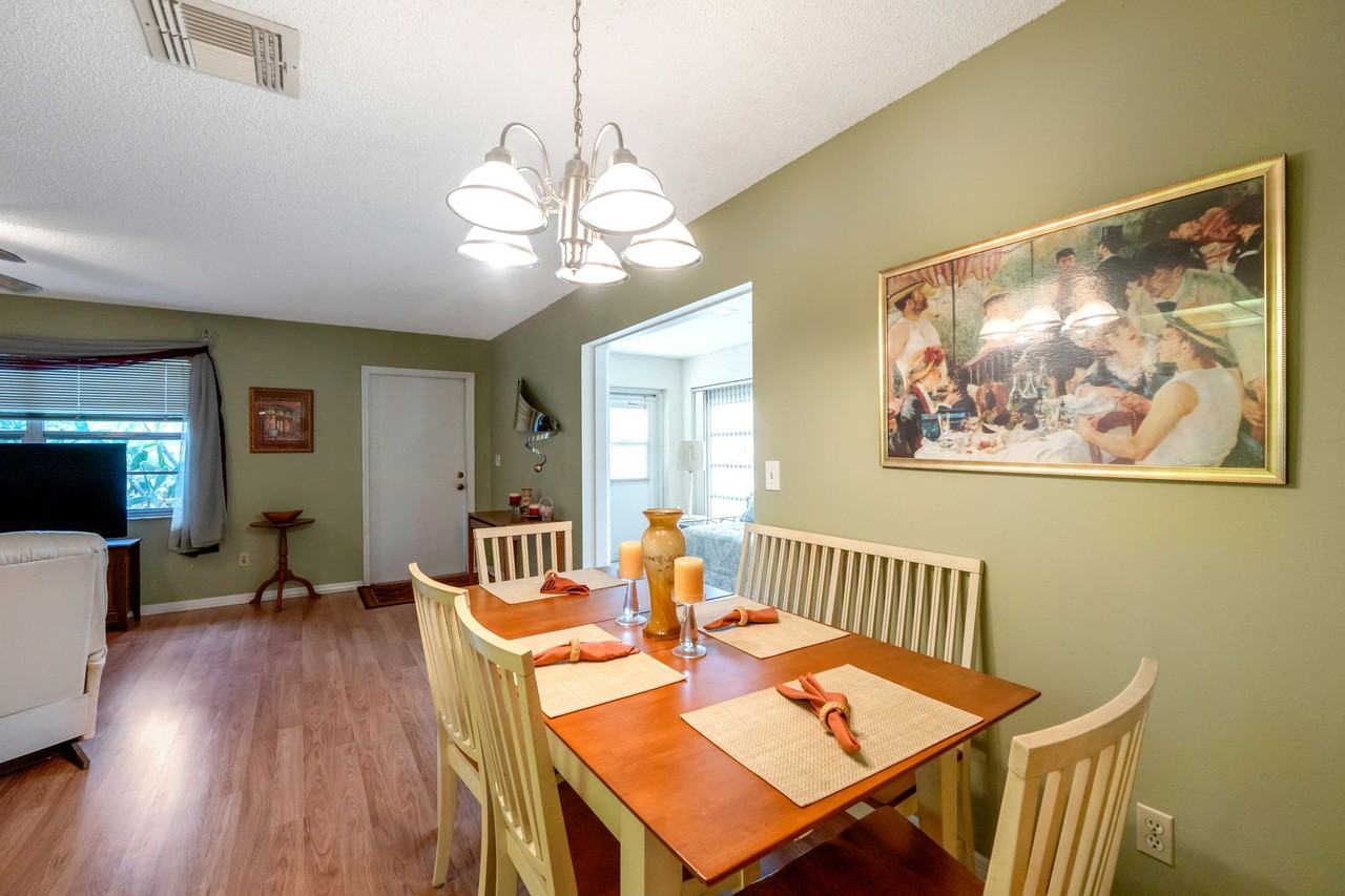 1814 Foxhunt Dr - Photo 4 of 24