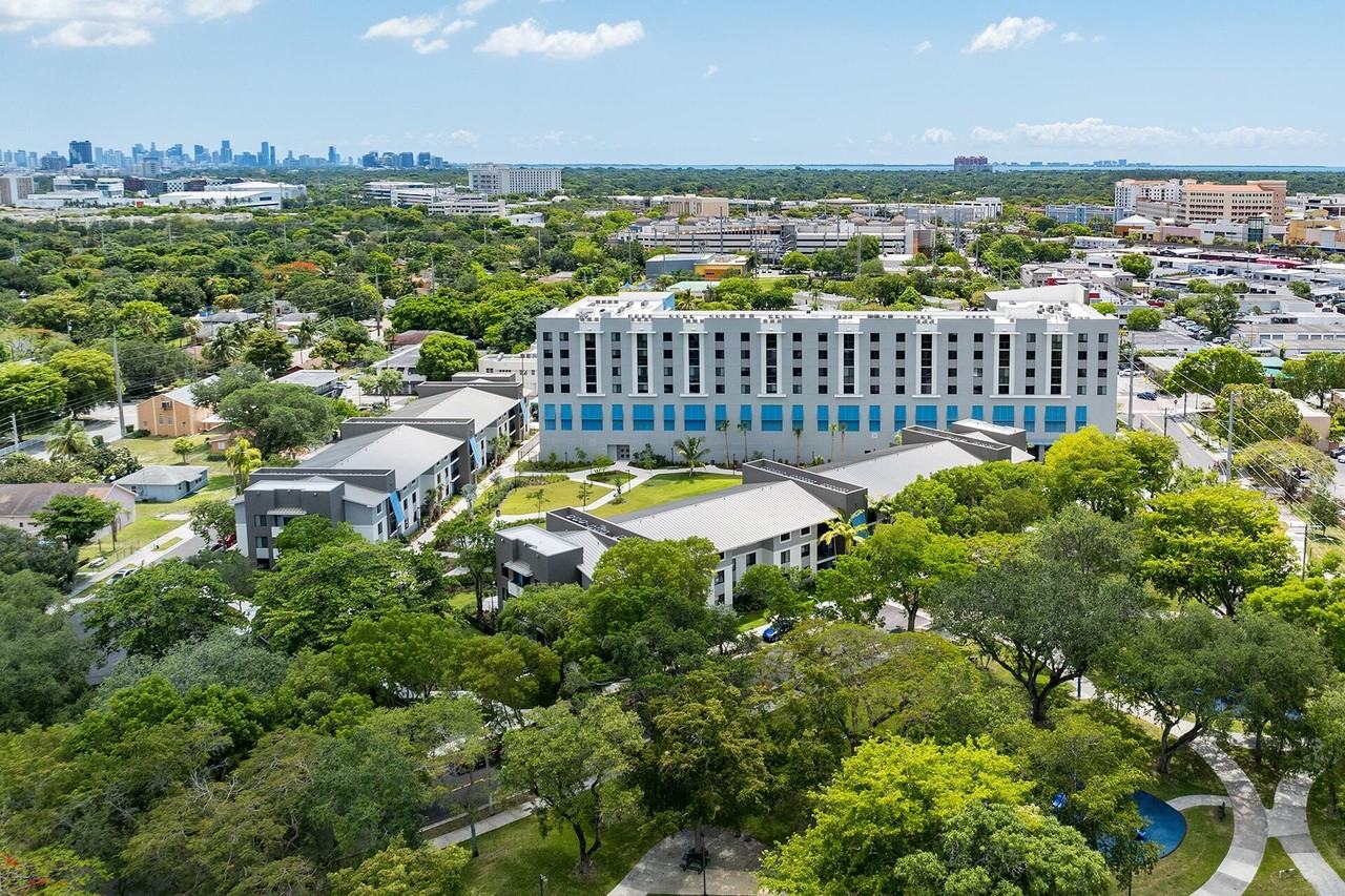 5961 Sw 68th St #711