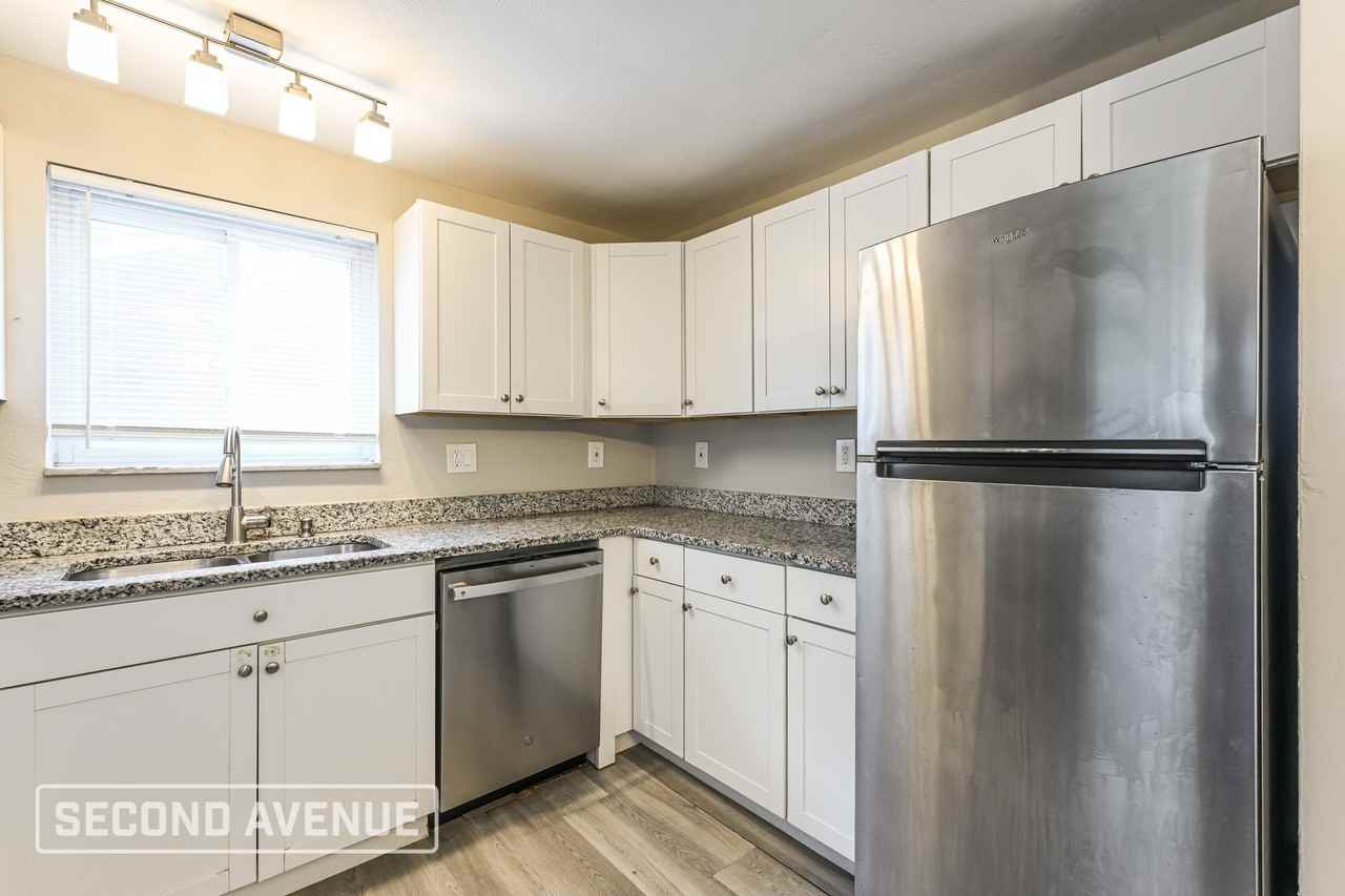 415 College Park Dr - Photo 2 of 25