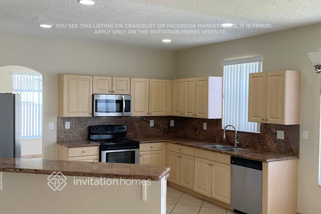 14284 Sw 159th Pl - Photo 5 of 19