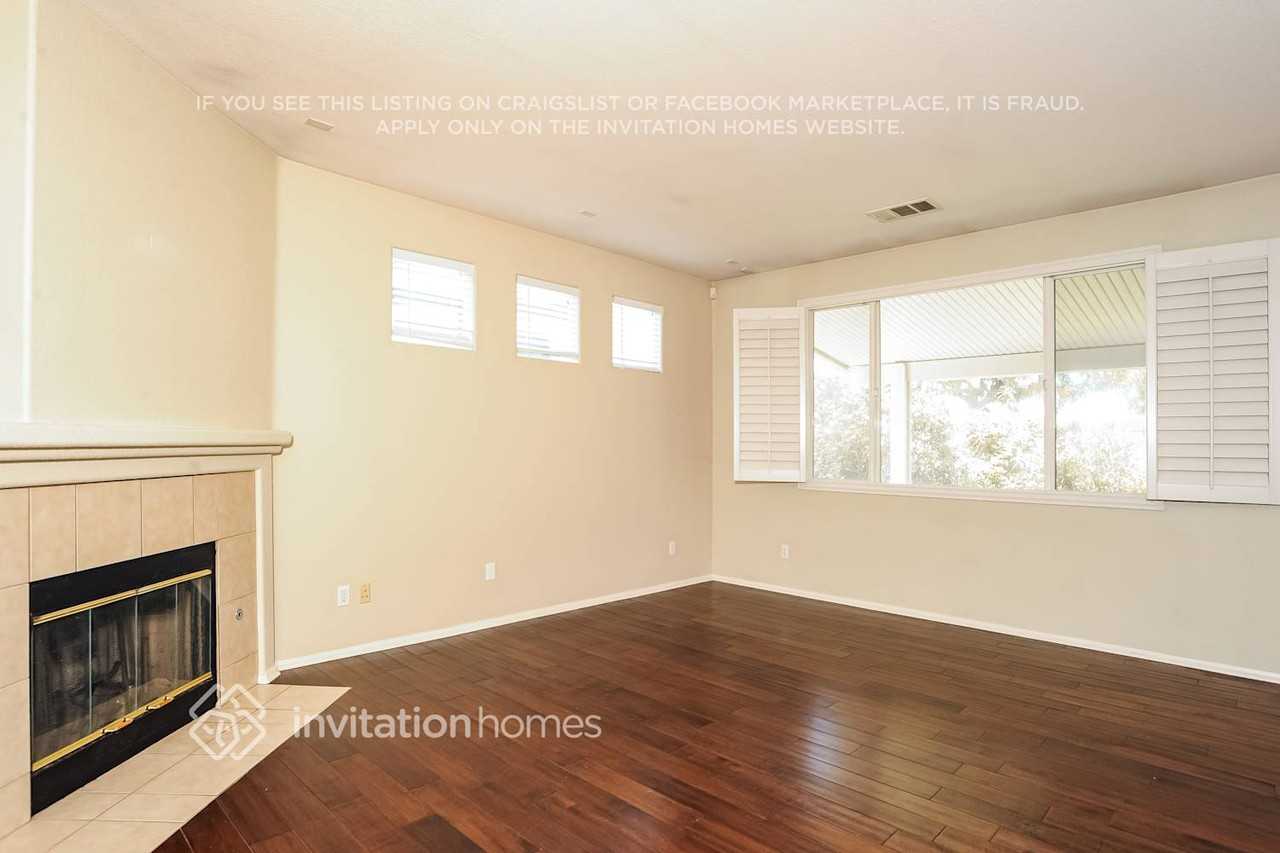4551 Jade Ct - Photo 3 of 16