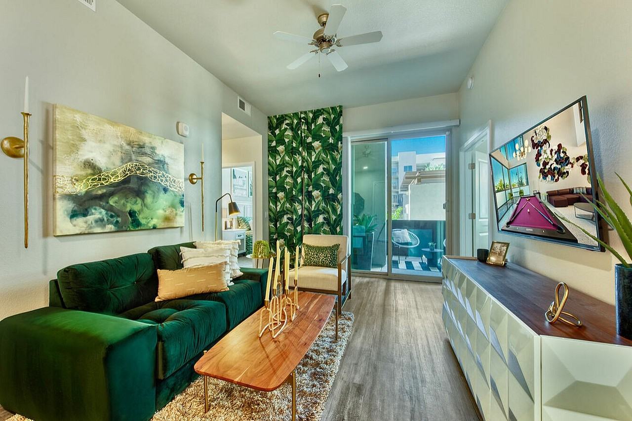 Metro 101 - Photo 3 of 18