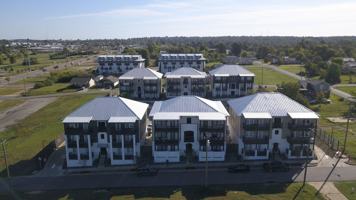 featured image of 933 21st Ave E