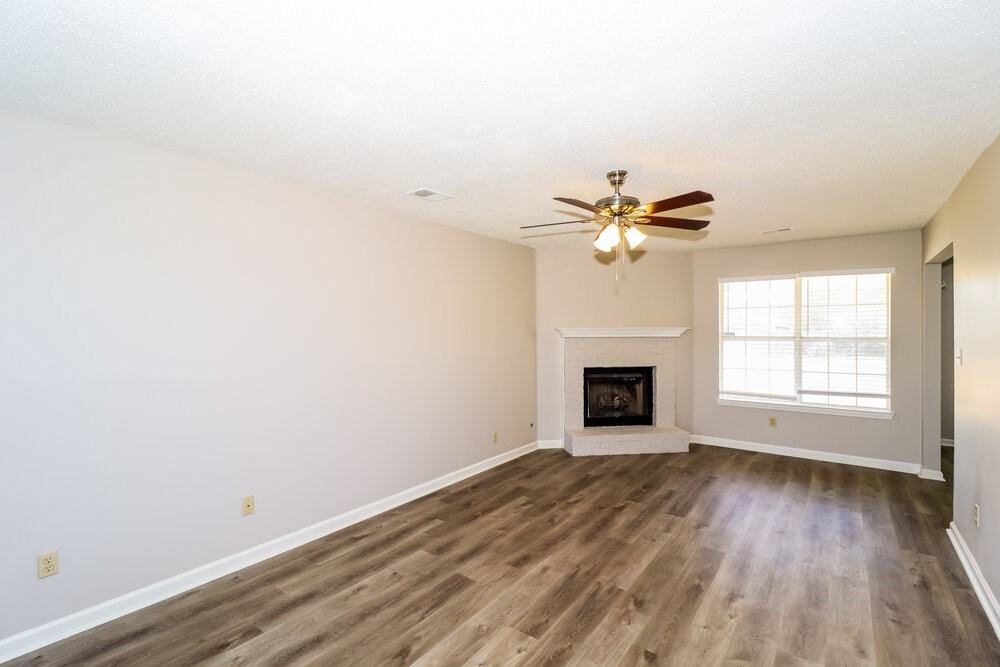 6997 Luxor Ln - Photo 4 of 17