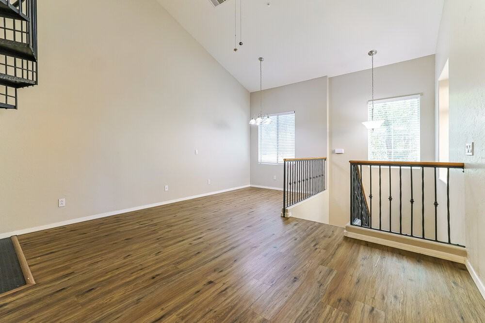 163 West Tremaine Court - Photo 7 of 18