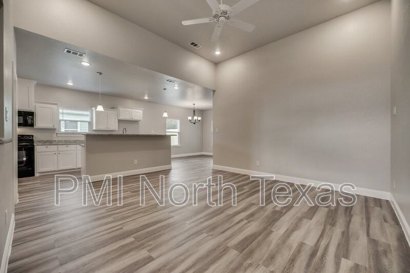 1518 Walworth St - Photo 2 of 17
