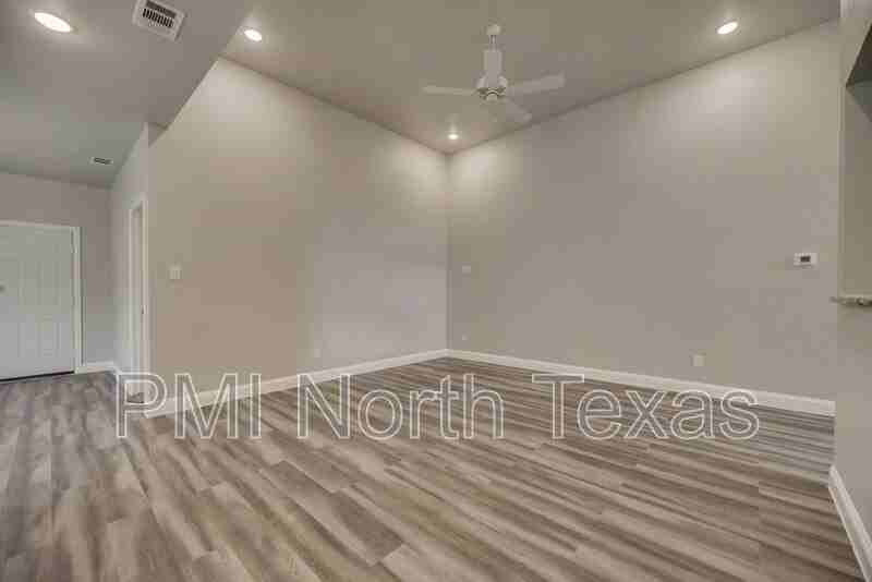1518 Walworth St - Photo 4 of 17