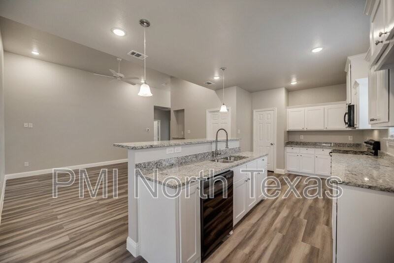 1518 Walworth St - Photo 7 of 17