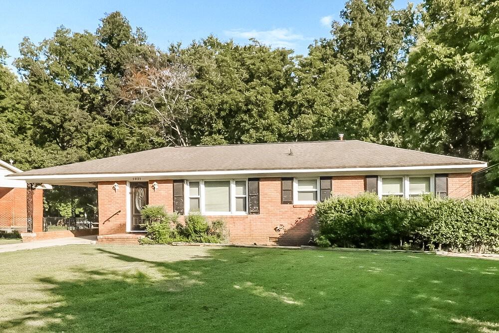 1021 Sylvia Cir - Photo 3 of 16