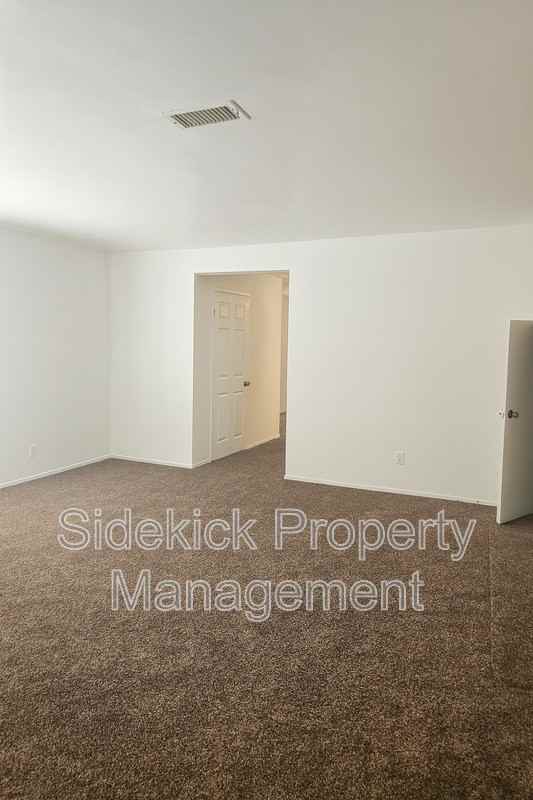 10739 Mona Blvd - Photo 3 of 34