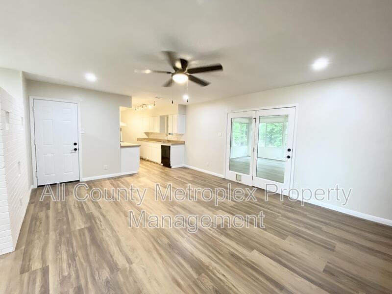 1314 Timberlake Cir - Photo 3 of 10