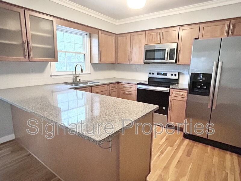 11224 Church Grove Ct - Photo 3 of 19