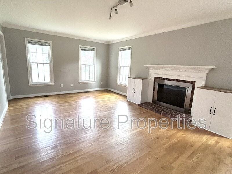 11224 Church Grove Ct - Photo 5 of 19