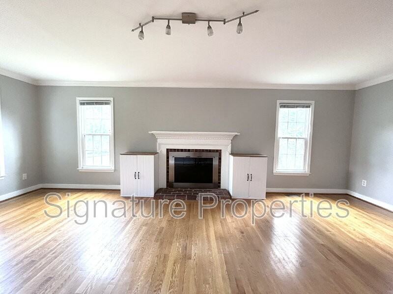 11224 Church Grove Ct - Photo 6 of 19