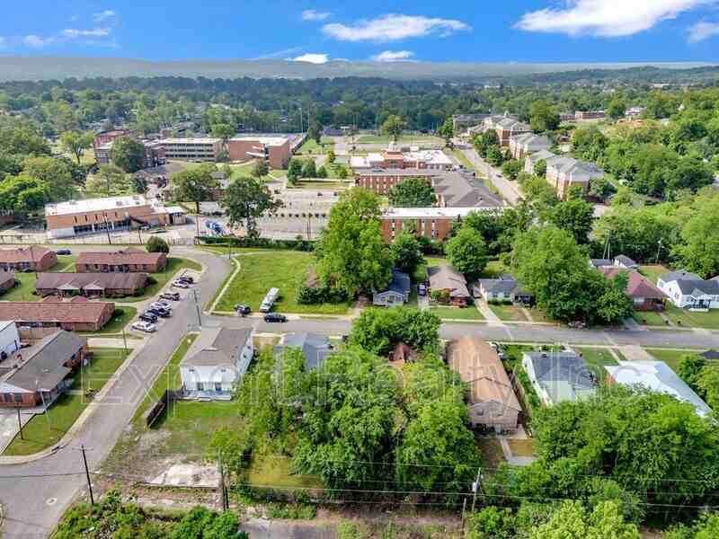 546 55th St #D - Photo 7 of 28