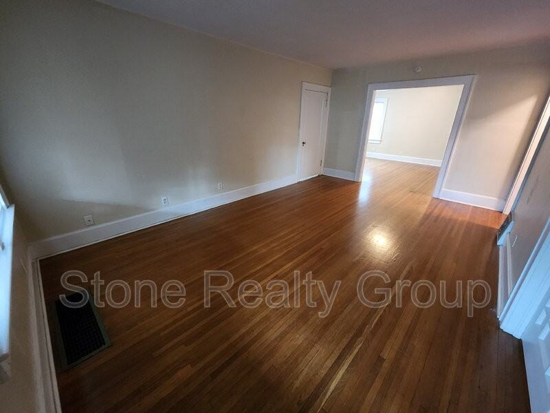 125 Monterey Ave - Photo 2 of 10