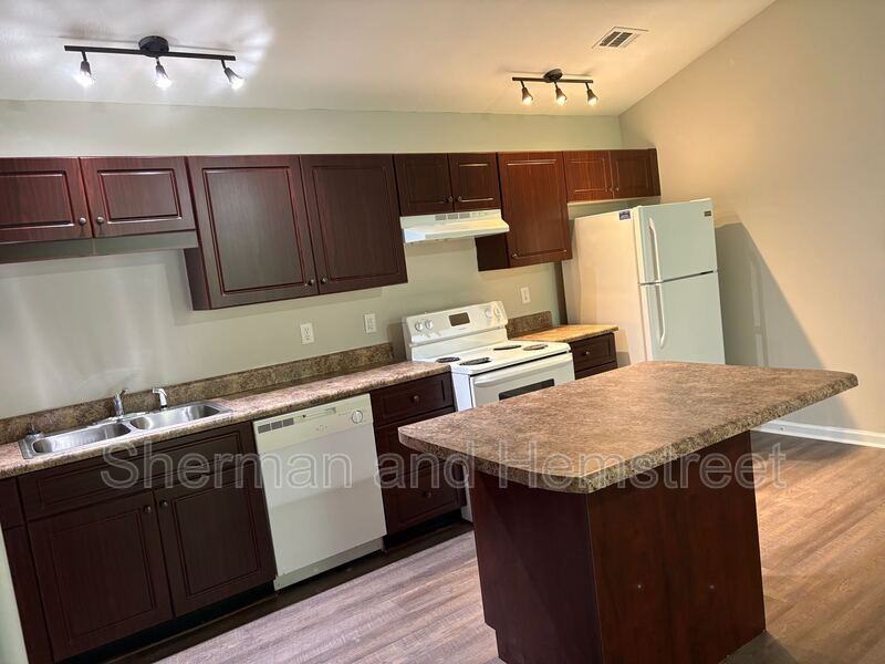 3101 London Ct #3101-204 - Photo 3 of 10