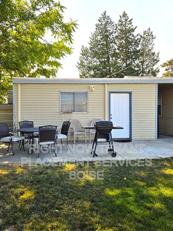 15822 Riverside Rd - Photo 2 of 13