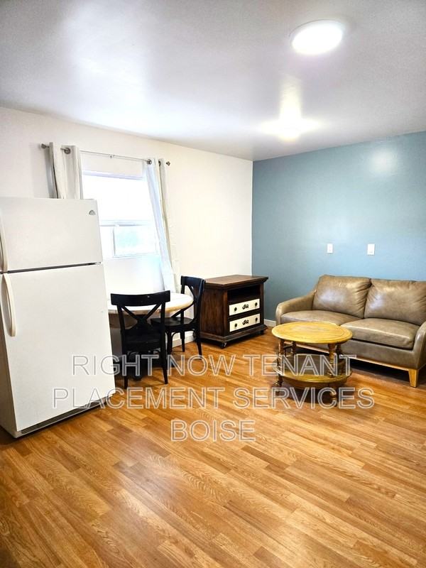 15822 Riverside Rd - Photo 3 of 13