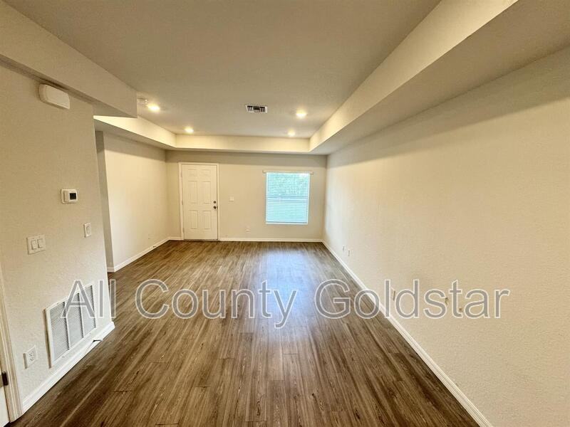 11178 Kimberly Ave - Photo 3 of 9